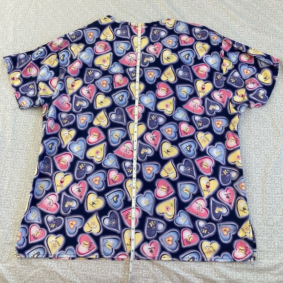 Scrub top Print - Picture 2 of 2